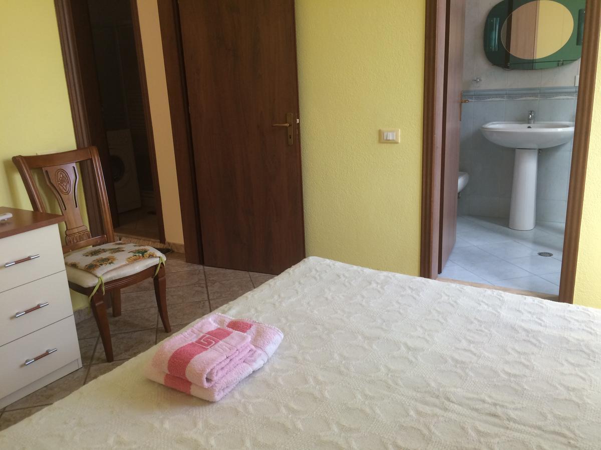 Friends House Bed & Breakfast Tirana Exterior photo
