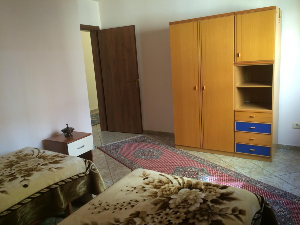 Friends House Bed & Breakfast Tirana Exterior photo
